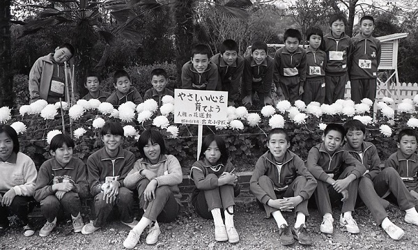  出丸小 人権の花運動314.jpg